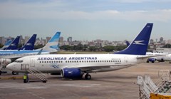 アルゼンチン航空(アルゼンチン).ボーイング737-53A(LV-BIH).エンジン:2.CFM.CFMI56-3C-1.座席:C8Y100.前籍:N786AW.製造:1990.最大離陸重量:60554kg.ブエノスアイレス・ホルヘニューベリー空港(アルゼンチン).2011