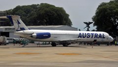 アウストラル航空(アルゼンチン).ボーイング(マクドネルダグラス)MD-83(DC-9-83)(LV-BGV)