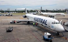 アウストラル航空(アルゼンチン).ボーイング(マクドネルダグラス)MD-83(DC-9-83)(LV-BHH)